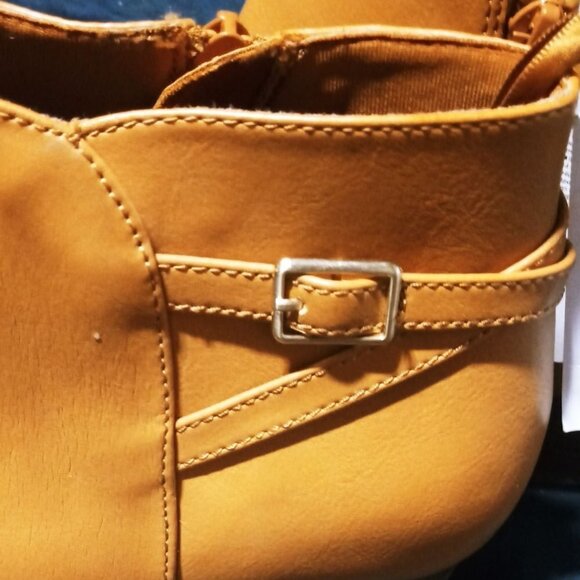 Old Navy Classy Stylish Women's Boots Sz. 5 - Picture 4 of 6